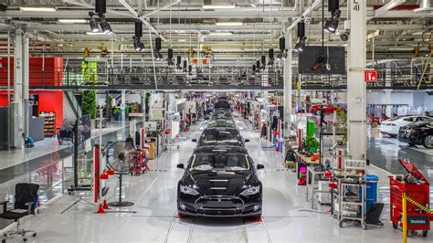 what color are the walls and floor at tesla factory